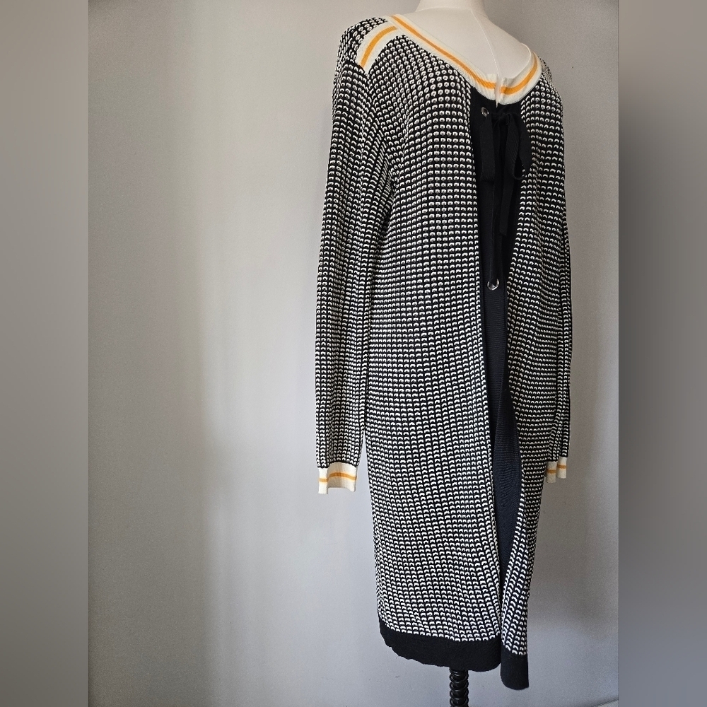 Poools Mesh Stretchy Beach Cover Up. White And Black With Yellow/White Cuff. 18 - Picture 2 of 15